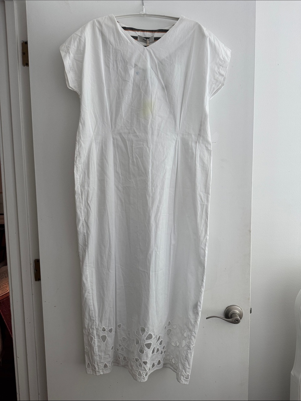 NWT ALPHA studio White Eyelet Hem V-Neck Dress